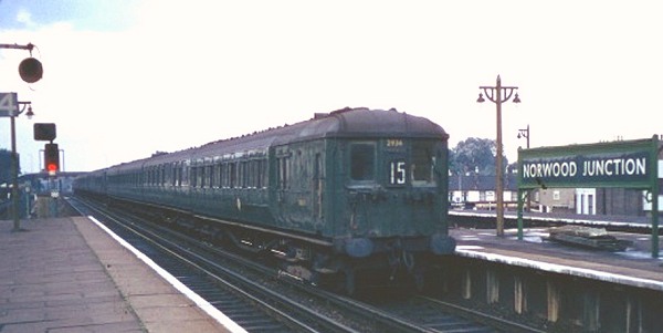 4 Lav unit 2936 at Norwood Junction